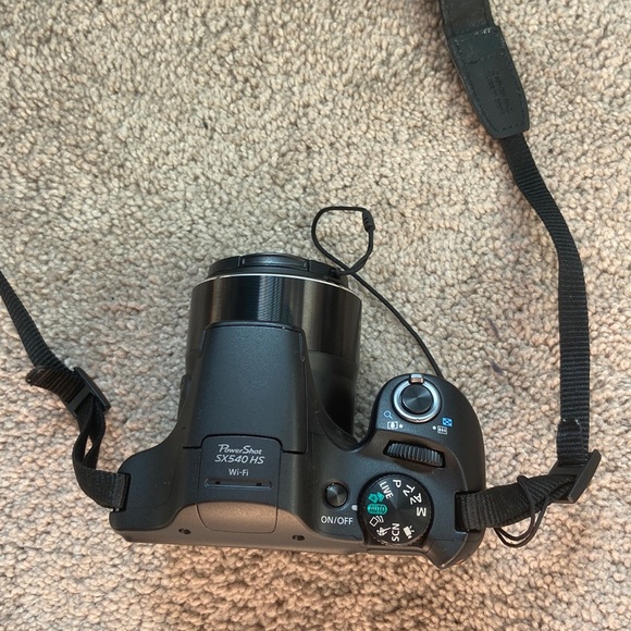 Canon Powershot SX540 HS with wifi. Comes with bag and charger and battery - Picture 1 of 8